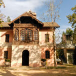 Façana de la Casa de les Aigües de Montcada i Reixac.