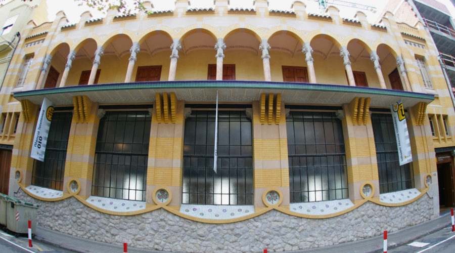 Façana del Despatx Lluch de Sabadell.