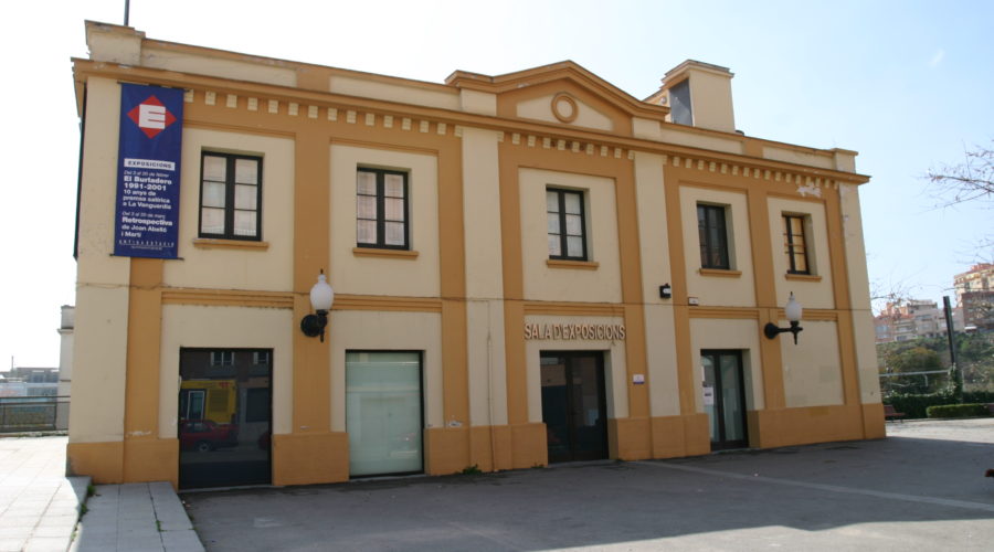 Exterior de l'Espai Expositiu de la Cotxera de Rubí.