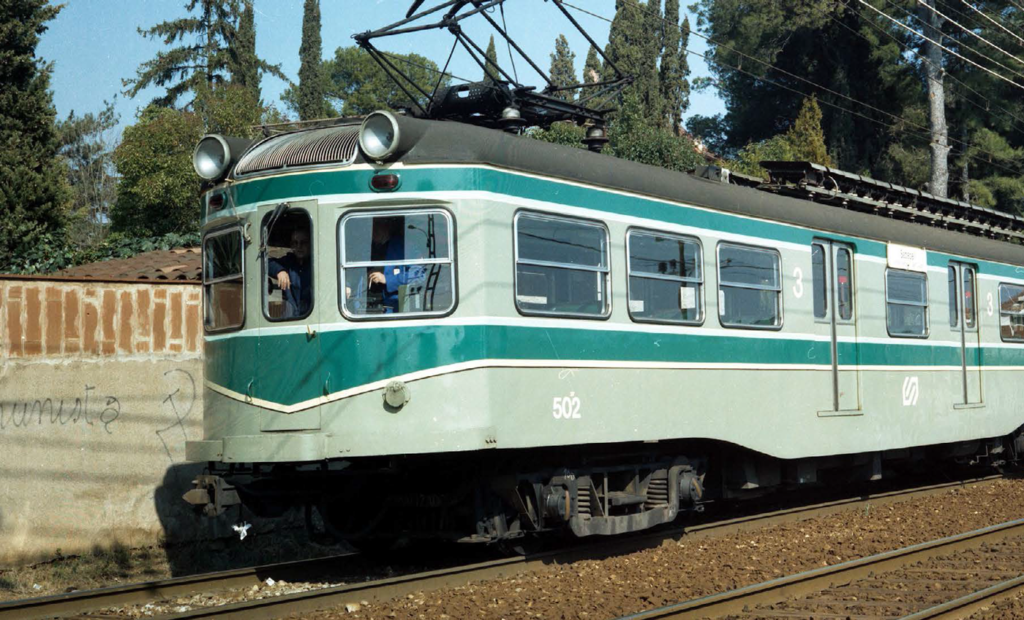 Històric tren UT-400 de Ferrocarrils de la Generalitat de Cataluinya, conegut popularment com a Tren Granota.