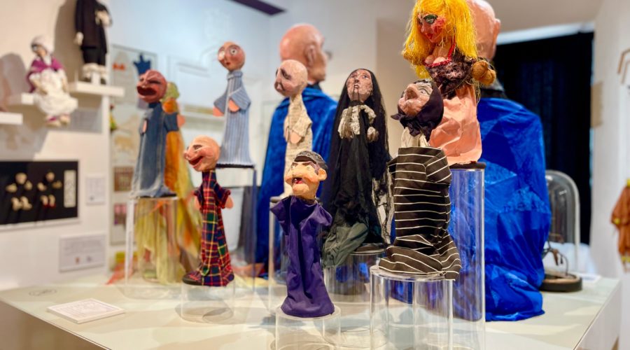 Detall d'una de les sales del Museu Internacional dels titelles de Catalunya a Plalau-solità i Plegamans.