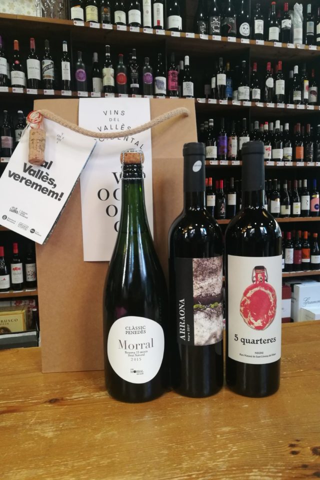 Vins Vallès Lot de vins del Vallès Occidental, amb viticultors de la Xarxa Productes de la Terra (Foto: CCVOC).