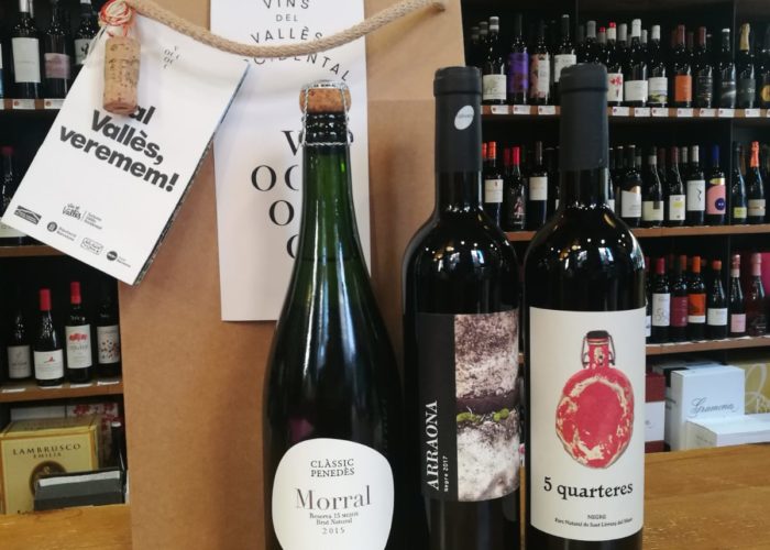 Lot de vins del Vallès Occidental, amb viticultors de la Xarxa Productes de la Terra (Foto: CCVOC).