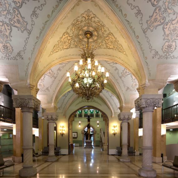 Interior edifici antiga Caixa Sabadell.