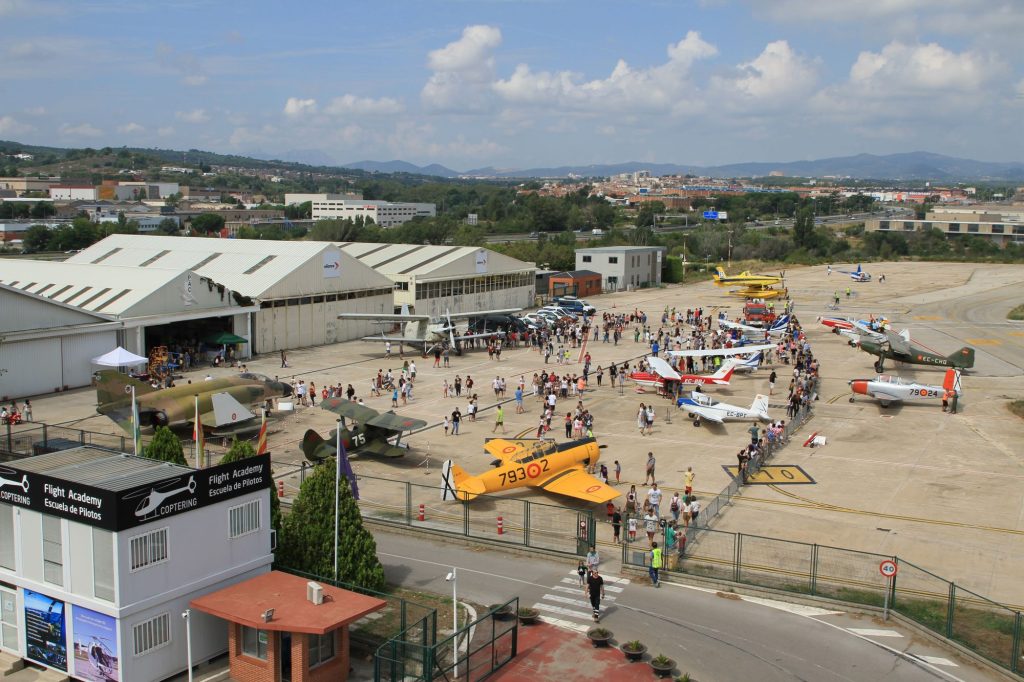 Portes obertes al Par Aeronàutic de Sabadell amb exposició d'avions clàssics